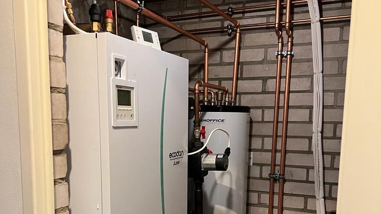 Mitsubishi Ecodan vesi-ilmalämpöpumppu asennettuna